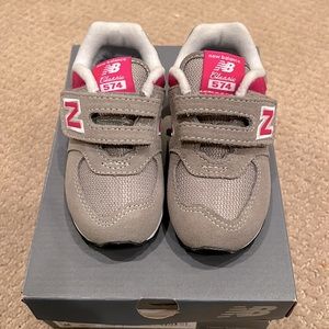 New Balance kids sneakers size 6 grey and pink